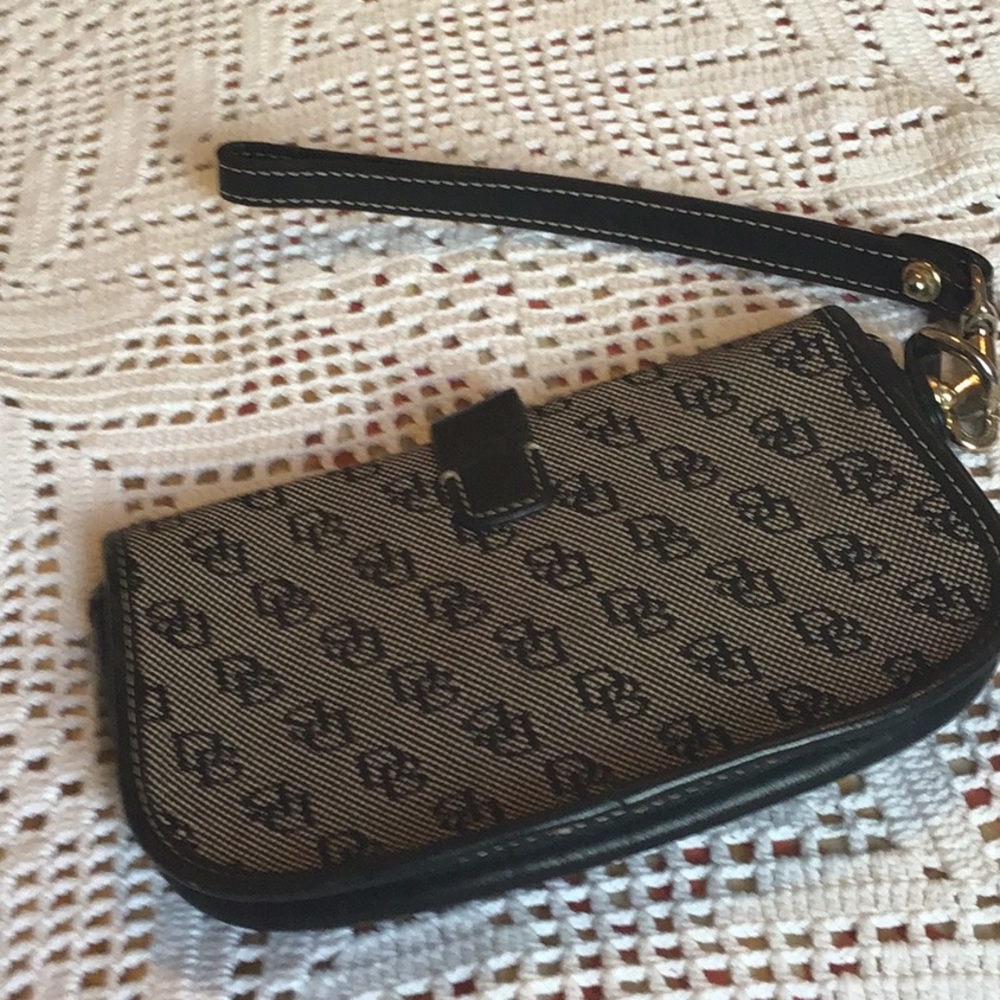 Dooney Bourke wallet - Picture 4 of 6